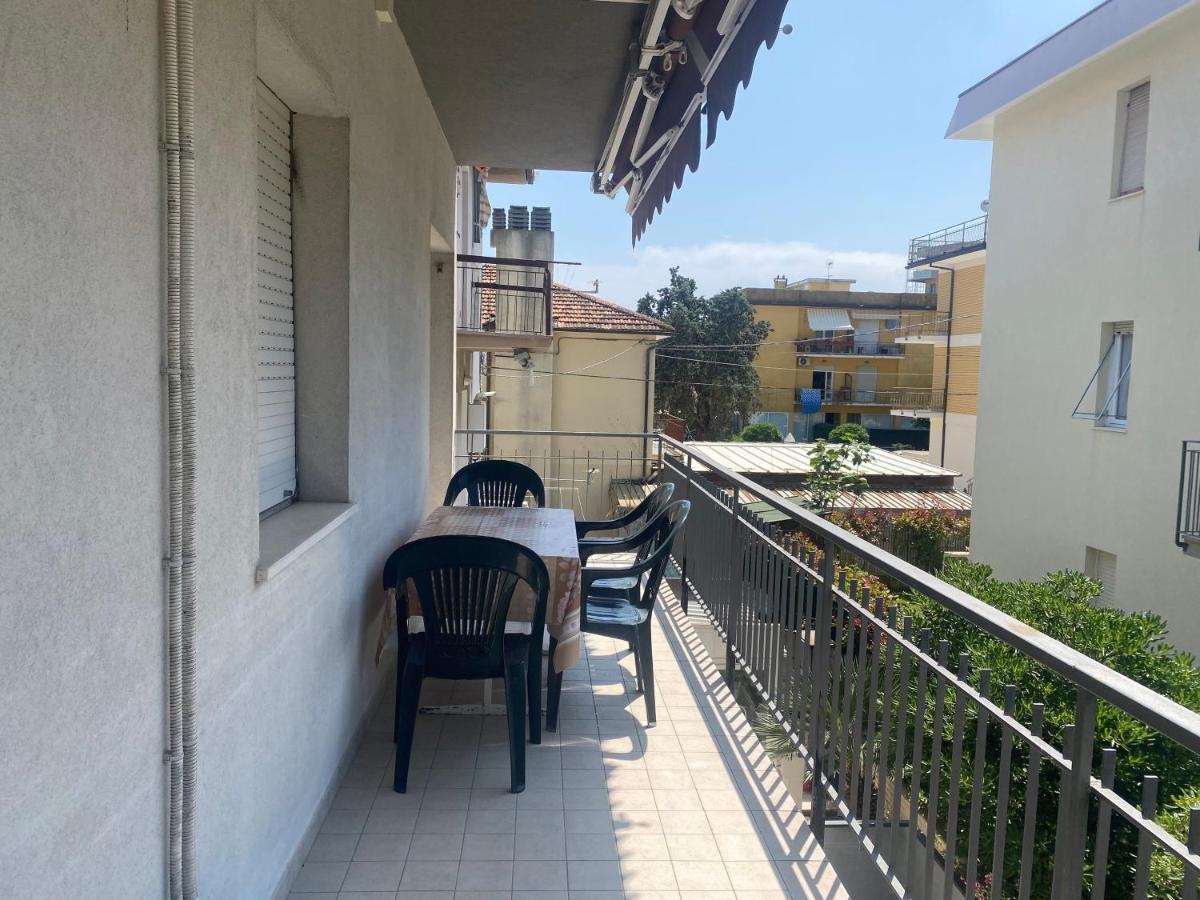 شقة Via Pesaro A/C مارشيللي المظهر الخارجي الصورة